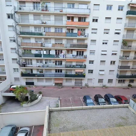 6 Personnes Avec Terrasse Le Port Apartman